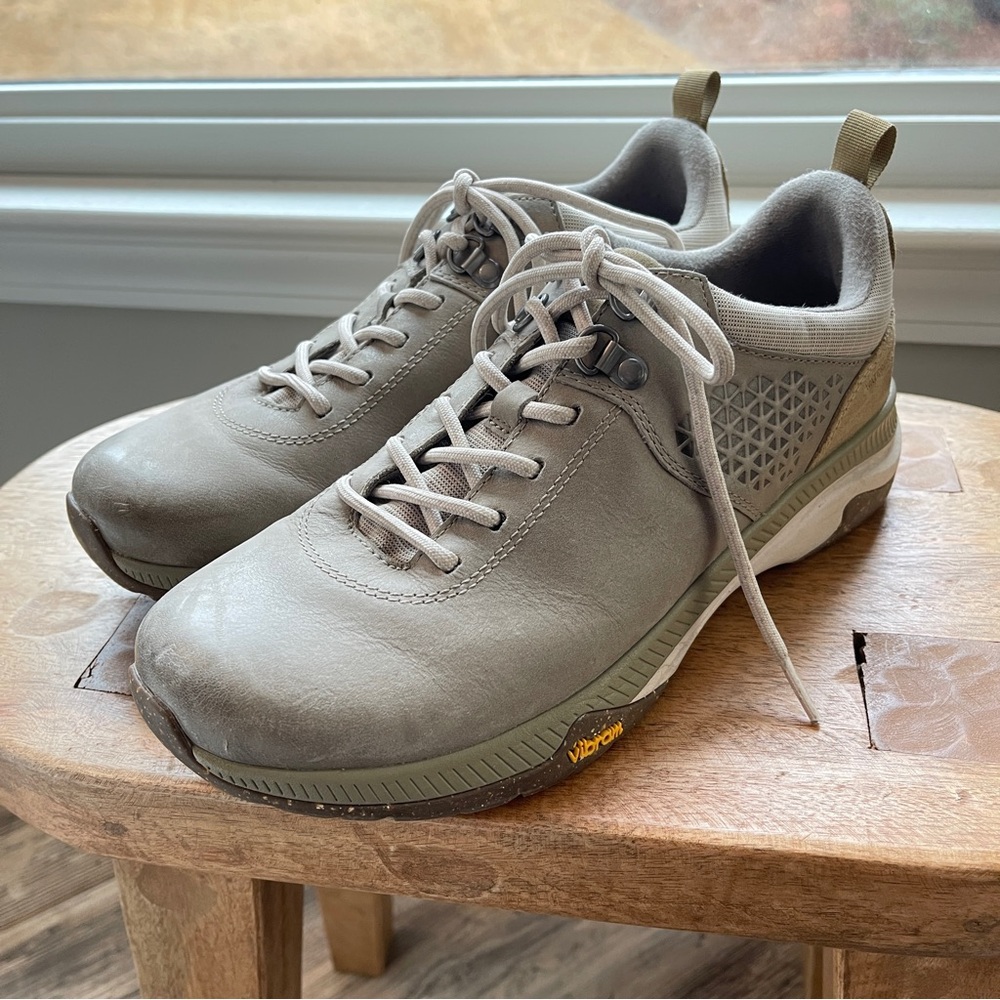 Dansko Gray Mary Outdoor Vibram Sneaker Women's Walking Shoes Size 39 US 8.5-9